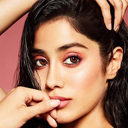 Nykaa Eyes On Me! 10-in-1 Eyeshadow Palette - Smokey at 8!