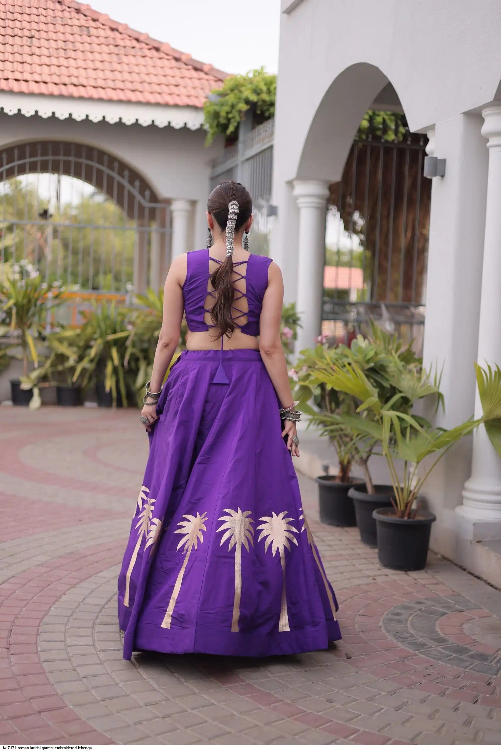 LW 7171 ROMAN KUTCHI GAMTHI EMBROIDERED LEHENGA